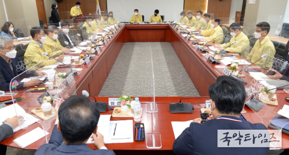 제12차 경제산업대책본부회의