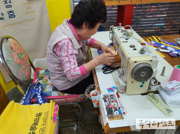 평택시문화재단, 폐현수막 활용 장바구니 제작 나눔