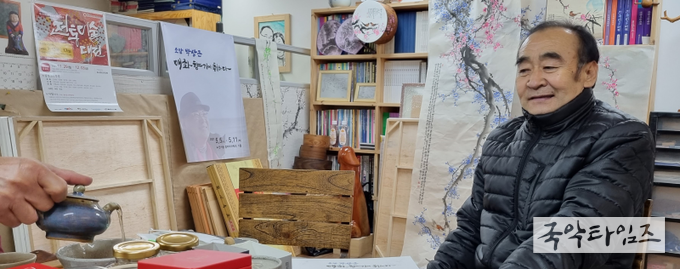 ▲ 황해수 화백! 소암 박상근 화백의 개인 화실에서 대담