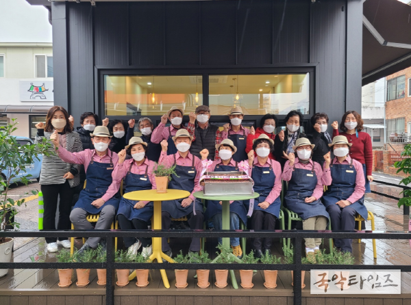 문경시 핫플을 꿈꾸는 문경시니어클럽 카페‘앨리’