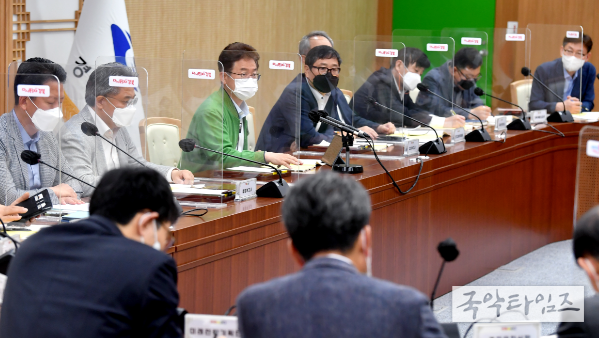 6월8일 간부회의 장면