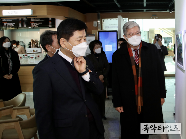 전남교육청-중국 산시성교육청 학생 미술작품 교류전 사진