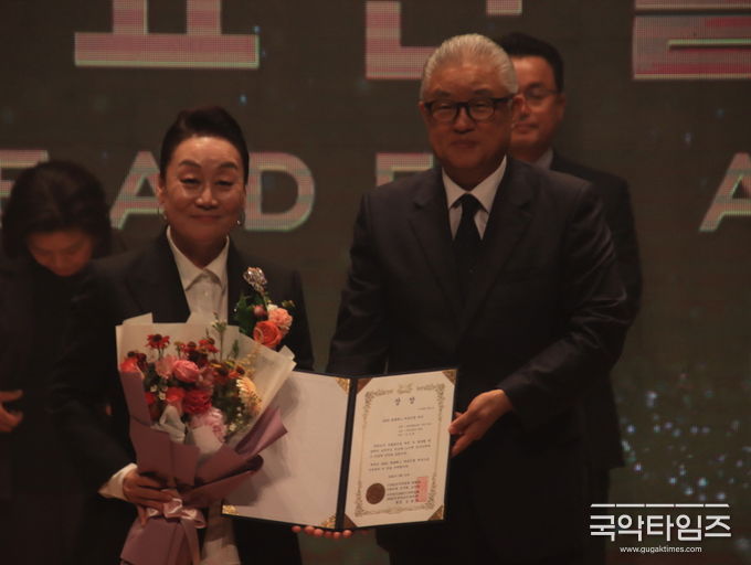 (주)브라가 회장 정임행 탑클래스대표인물대상 경제문화교류 부문 수상