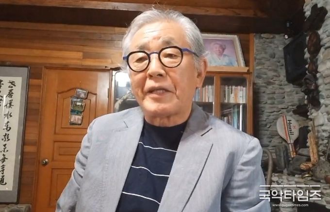 작가 겸 주인공역을 맡은 함효종 인터뷰장면