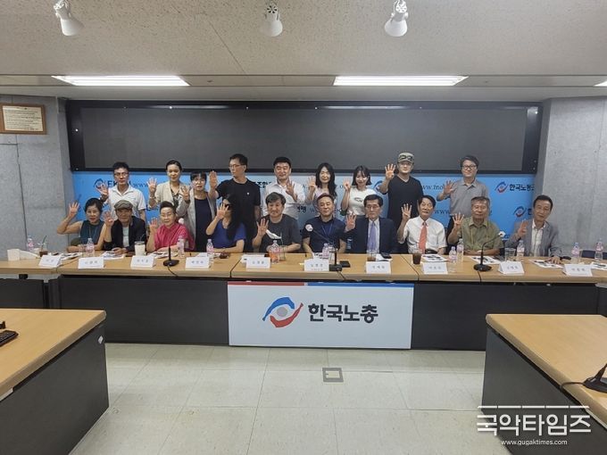심사후 기념촬영