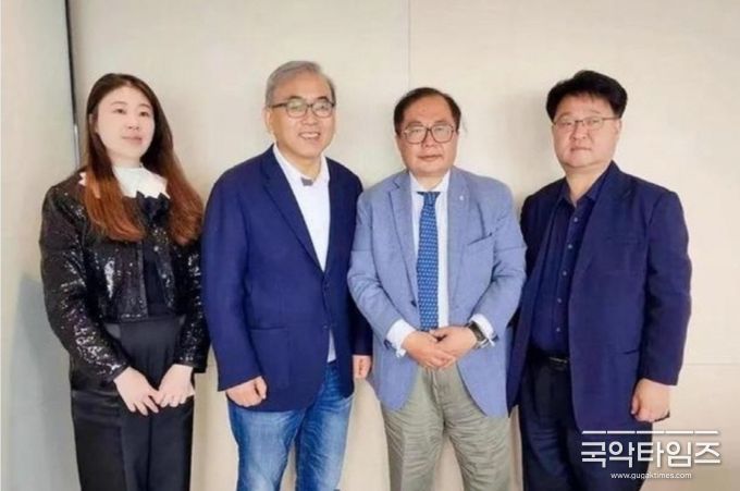 박영준 IMI 상임고문(왼쪽 두번 째)과 함께