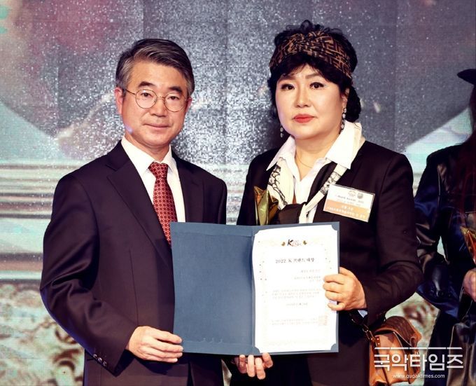 베스트브랜드협회 이사장 이윤태, 제이엑터스 모델 강춘향