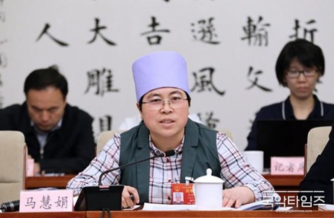 지난 2019년 3월 5일 마후이쥐안(馬慧娟) 전국인민대표대회(전인대) 대표가 닝샤(寧夏)대표단 소그룹 회의에서 발언하고 있다. (사진/신화통신)