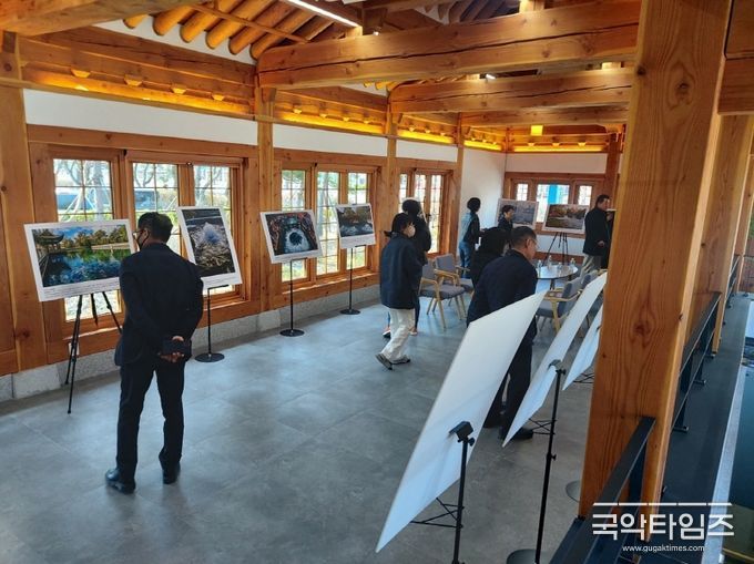 '기회의 중국, 샘물의 도시 지난(濟南)' 사진전
