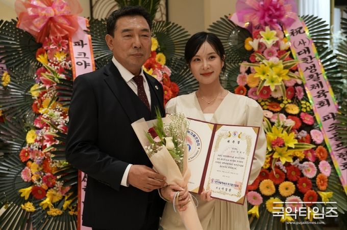 박창완 파크골프협회장과 임채이 인플루언서