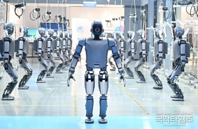 이날 정식으로 공개된 첫 번째 공업용 휴머노이드 로봇. 2025.6.19