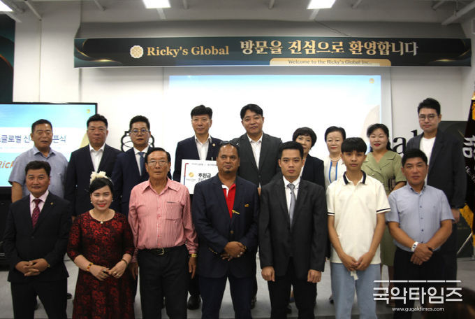 (주)리키스글로벌, '기부천사클럽’에 후원금 전달식 단체사진