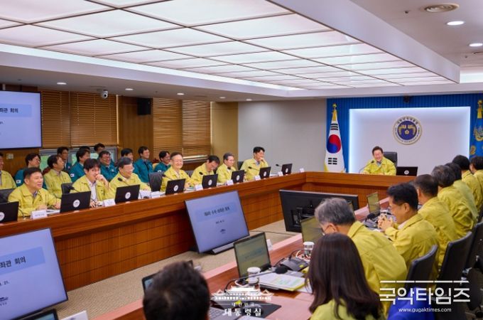 제8회 수석보좌관회의 주재