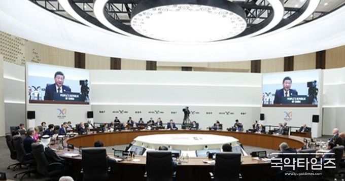 31일 오전 '제32차 APEC 경제체 지도자회의' 제1세션에서 연설 중인 시 주석. (사진/신화통신)